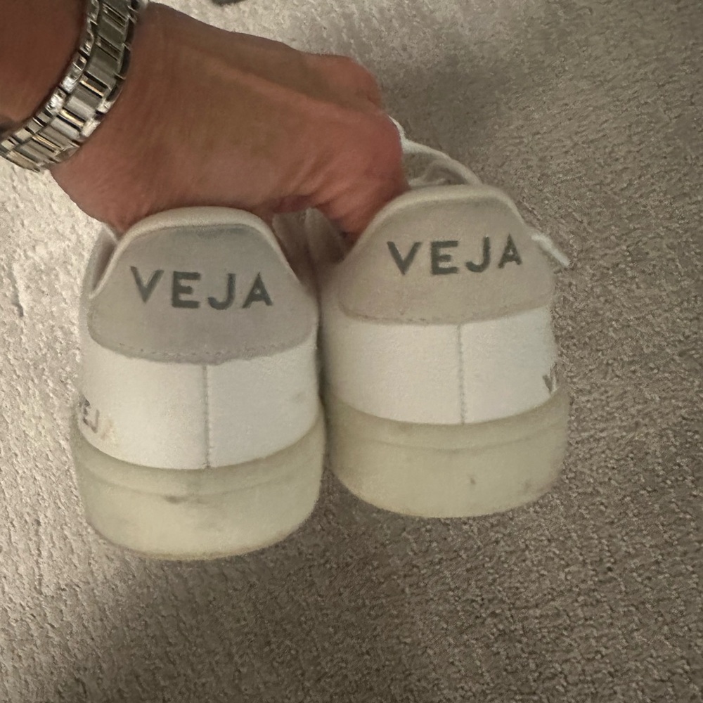 Veja White Sneakers with Light Gray Heel Tab